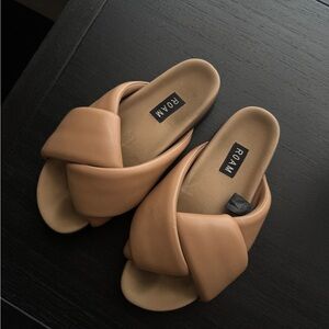 ROAM Women's Tan Slide Sandals